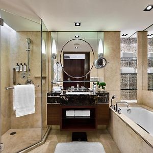 Club Deluxe Club Level King Room